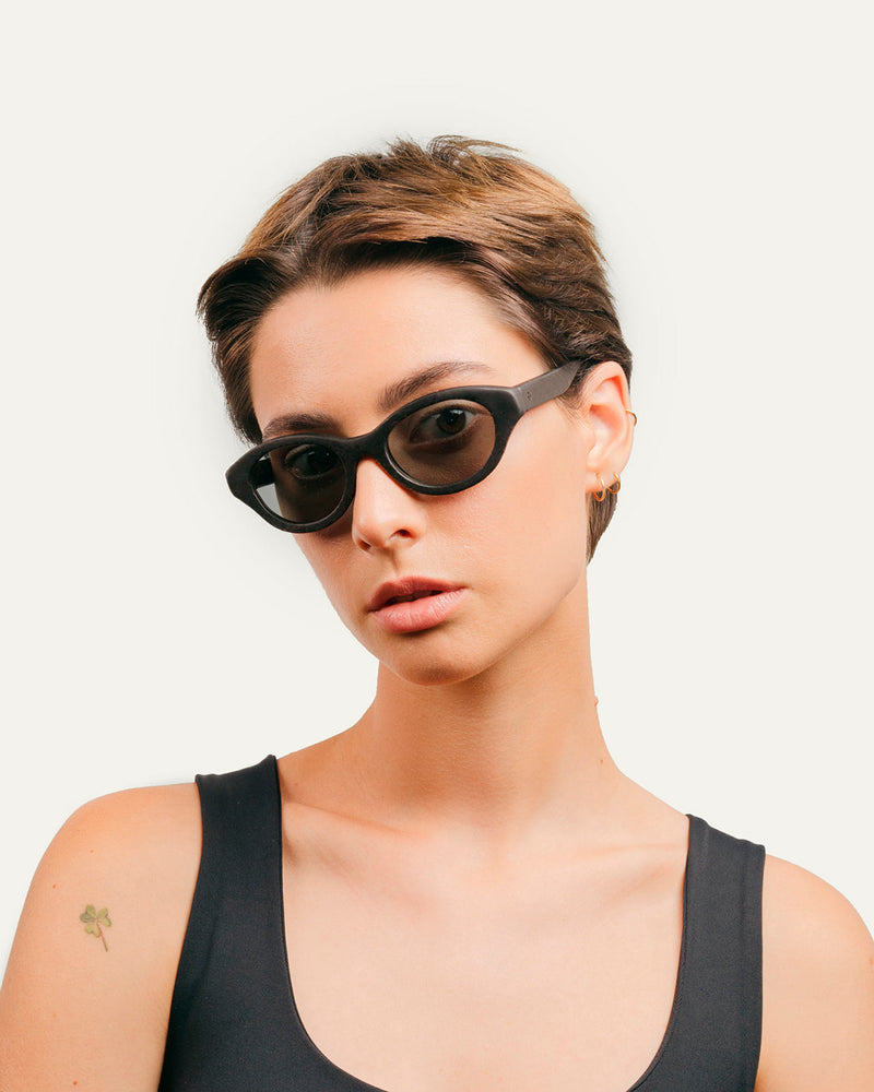 gray oval-shaped sunglasses