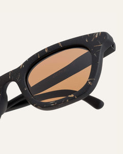 wayfarers sunglasses with polarizing filtering